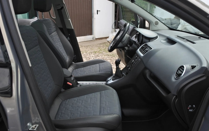 Opel Meriva cena 27900 przebieg: 117000, rok produkcji 2012 z Białystok małe 326